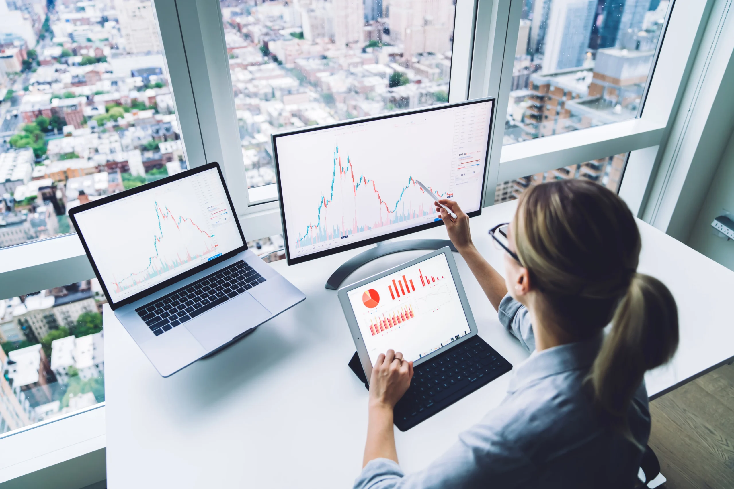 A comparison of free and paid Forex buy signals